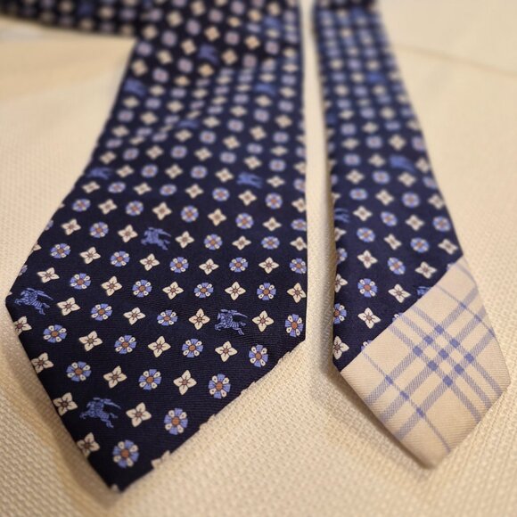 BURBERRY Silk Tie - Picture 10 of 16